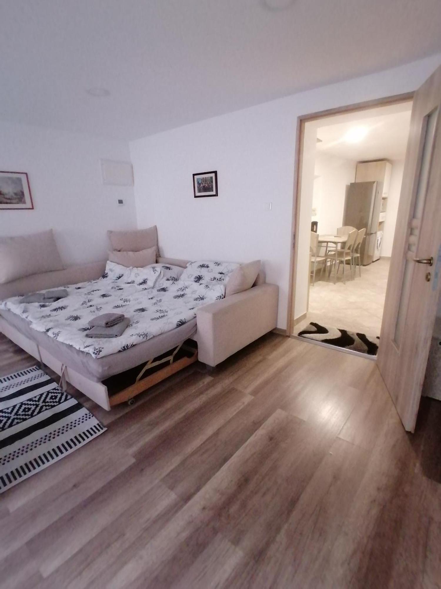 Ujkapu Sunshine Apartments غيور الغرفة الصورة